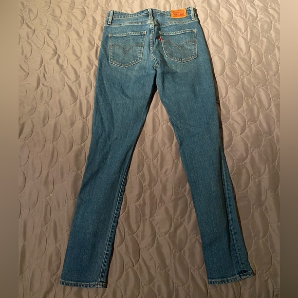 Levi’s 721 High Rise Skinny Jeans - Picture 3 of 3